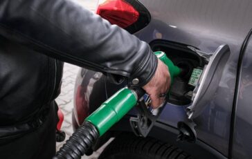 Carburanti fonti Palazzo Chigi taglio accise fino al 22 maggio decreto nei prossimi giorni 364x230