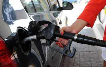 Caro carburanti prezzi di benzina e diesel oggi verde sfiora 19 euro al litro 364x230