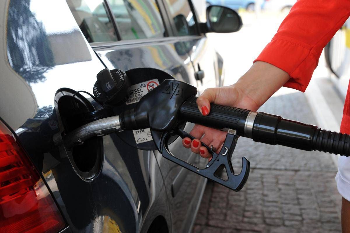 Caro carburanti, prezzi di benzina e diesel oggi: verde sfiora 1,9 euro al litro