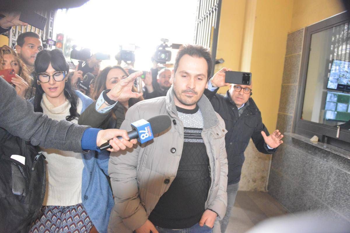 Caso Garlasco, difesa Sempio: "Suo piede incompatibile con impronte killer, no confessione in soliloqui"