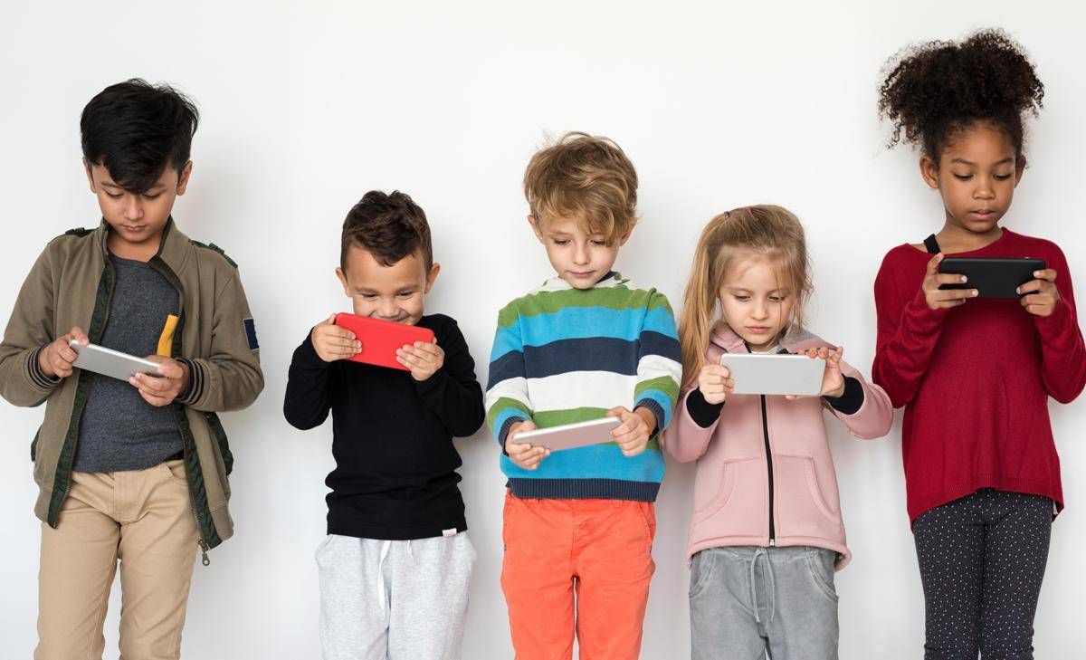 Cefalea digitale, pediatri 'iper-esposizione a schermi si collega a mal di testa'
