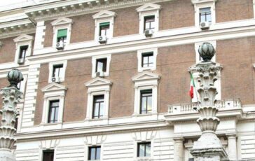 Choc al Viminale dipendente si lancia dal quarto piano e muore 364x230
