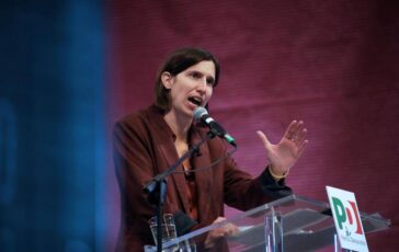 Consigliera Lega evoca i fatti di Modena al comizio Pd sospesa dal partito. Meloni Solidarieta a Schlein 364x230