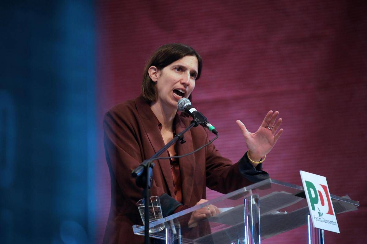 Consigliera Lega evoca i fatti di Modena al comizio Pd, sospesa dal partito. Meloni: "Solidarietà a Schlein"