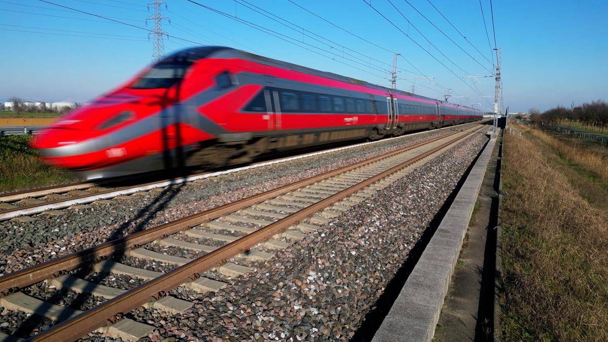 Danneggiata linea ferroviaria del Brennero treni in ritardo di oltre unora