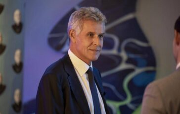 E morto Pierre Deny star di Emily in Paris aveva 69 anni 364x230