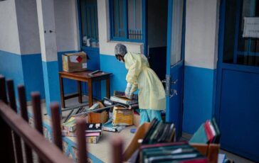 Ebola ministero della Salute attiva sorveglianza personale organizzazioni da Congo e Uganda Compagnie aeree segnalino casi sospetti a bordo 364x230