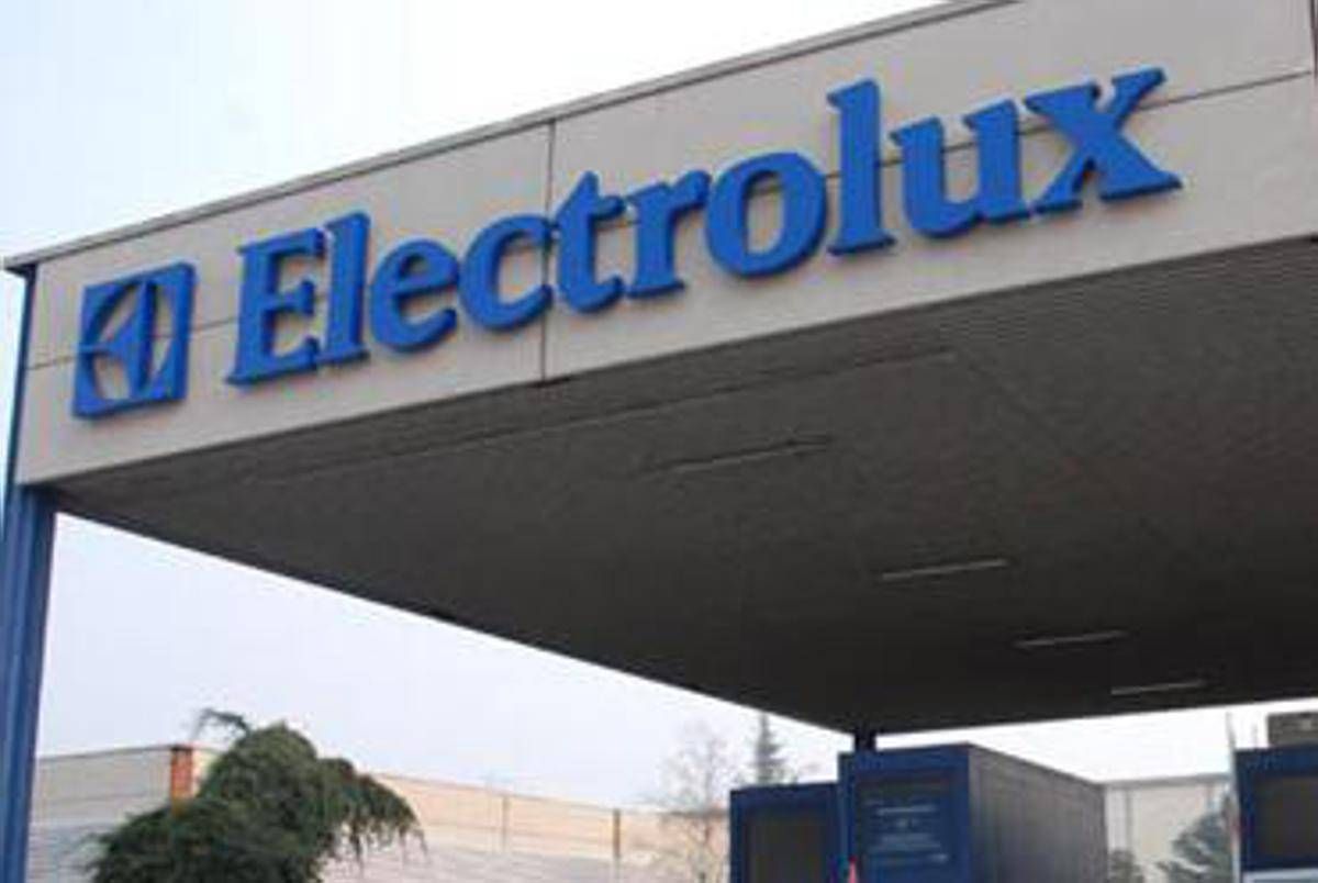 Electrolux, annuncia 1.700 esuberi in Italia e chiude lo stabilimento di Cerreto d'Esi
