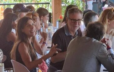 Elisabetta Canalis Essere a Piazza di Siena un sogno per i cavalli un amore incondizionato 364x230