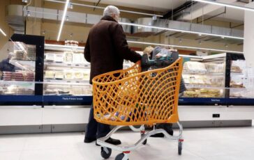 Eurispes lItalia del malessere meta Paese pessimista e ceto medio sempre piu povero 364x230
