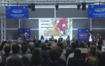 Ferrovie dello Stato presenta Viaggiare con leggerezza antologia di autori 364x230