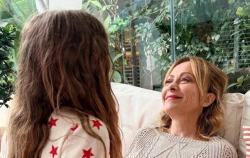 Festa della mamma da Meloni a Conte gli auguri della politica 364x230