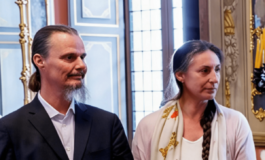 Fuori dal coro oggi 24 maggio intervista esclusiva a Nathan padre della famiglia nel bosco﻿ 265x160