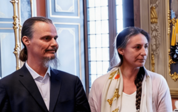 Fuori dal coro oggi 24 maggio intervista esclusiva a Nathan padre della famiglia nel bosco﻿ 364x230