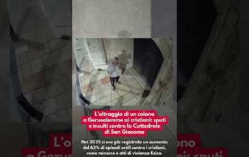 Gerusalemme oltraggio di un colono ai cristiani sputi e insulti contro la Cattedrale di S. Giacomo 364x230