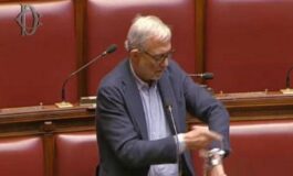 Giachetti si ammanetta al banco della Camera Io in Aula finche maggioranza non sblocca Vigilanza Rai 265x160