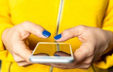 Giornata igiene mani lindagine solo 19 italiani usa disinfettanti 30 pulisce cellulare 364x230