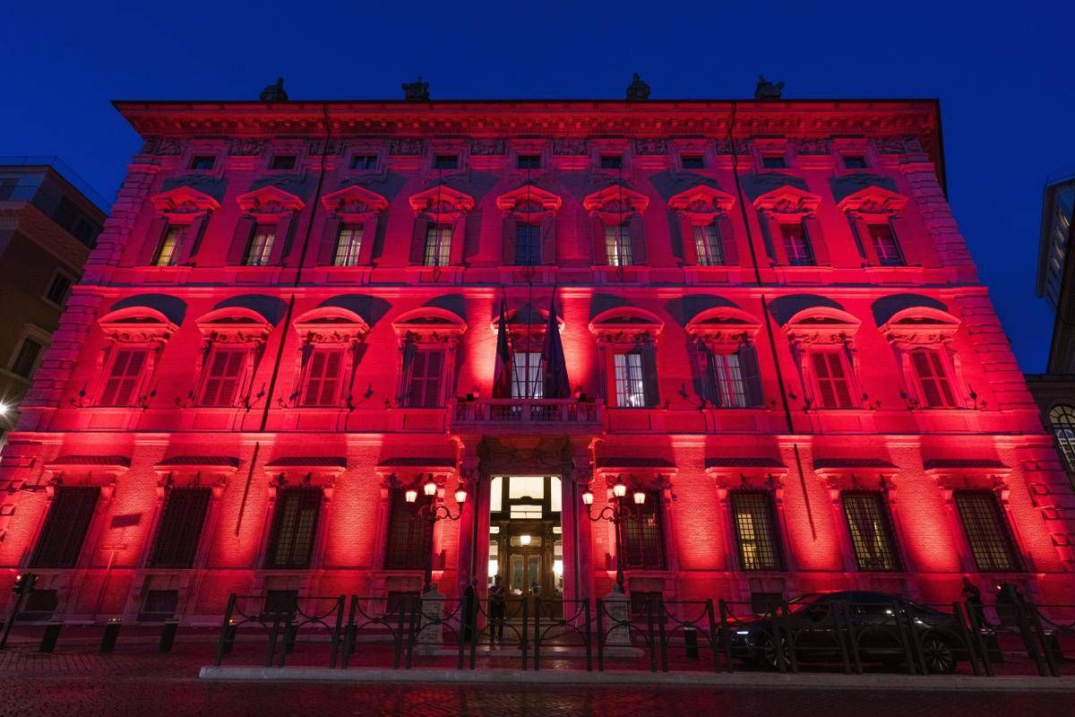 Giornata mondiale sclerosi multipla, l'Italia si illumina di rosso