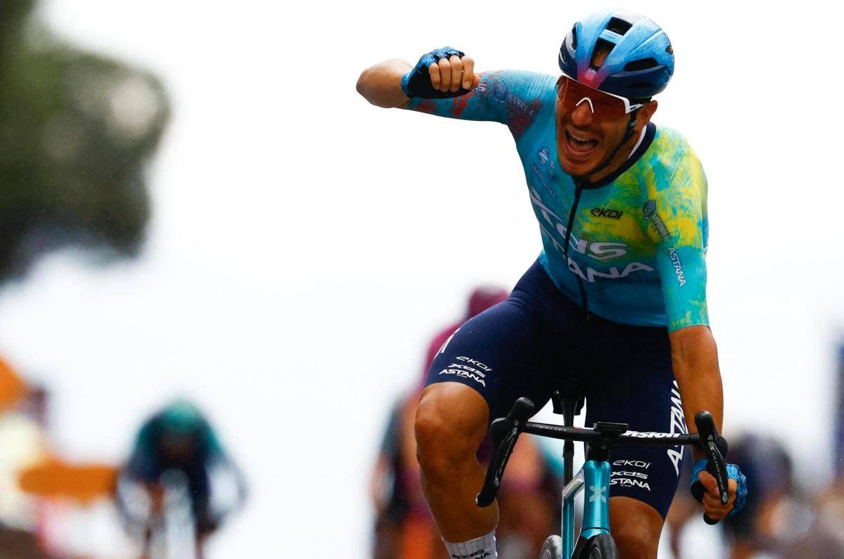 Giro d'Italia, Davide Ballerini vince in volata la sesta tappa. Eulalio sempre in rosa