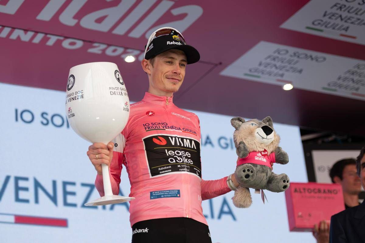 Giro d'Italia, Vingegaard vince anche la 16esima tappa e resta maglia rosa