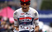 giro ditalia prima tappa in volata a magnier caduta di gruppo in vista del traguardo 2