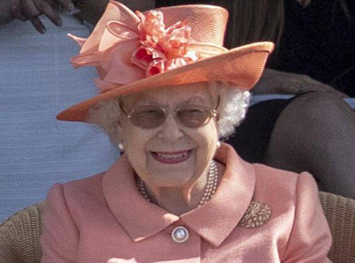 I 100 anni di Elisabetta, re Carlo apre per la prima volta al pubblico le stanze private della regina