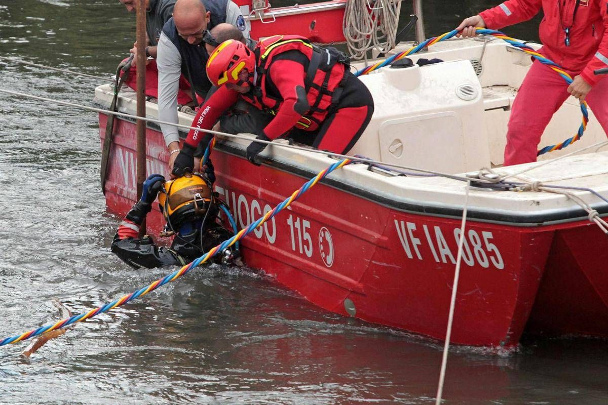 In tre si gettano in acqua a Venezia, ventenne muore annegato