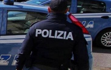Inseguimento a Ostia auto in fuga dalla polizia investe due ragazze 364x230