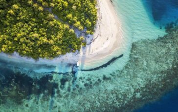 Italiani morti alle Maldive iniziate le operazioni di recupero dei corpi nella grotta 364x230