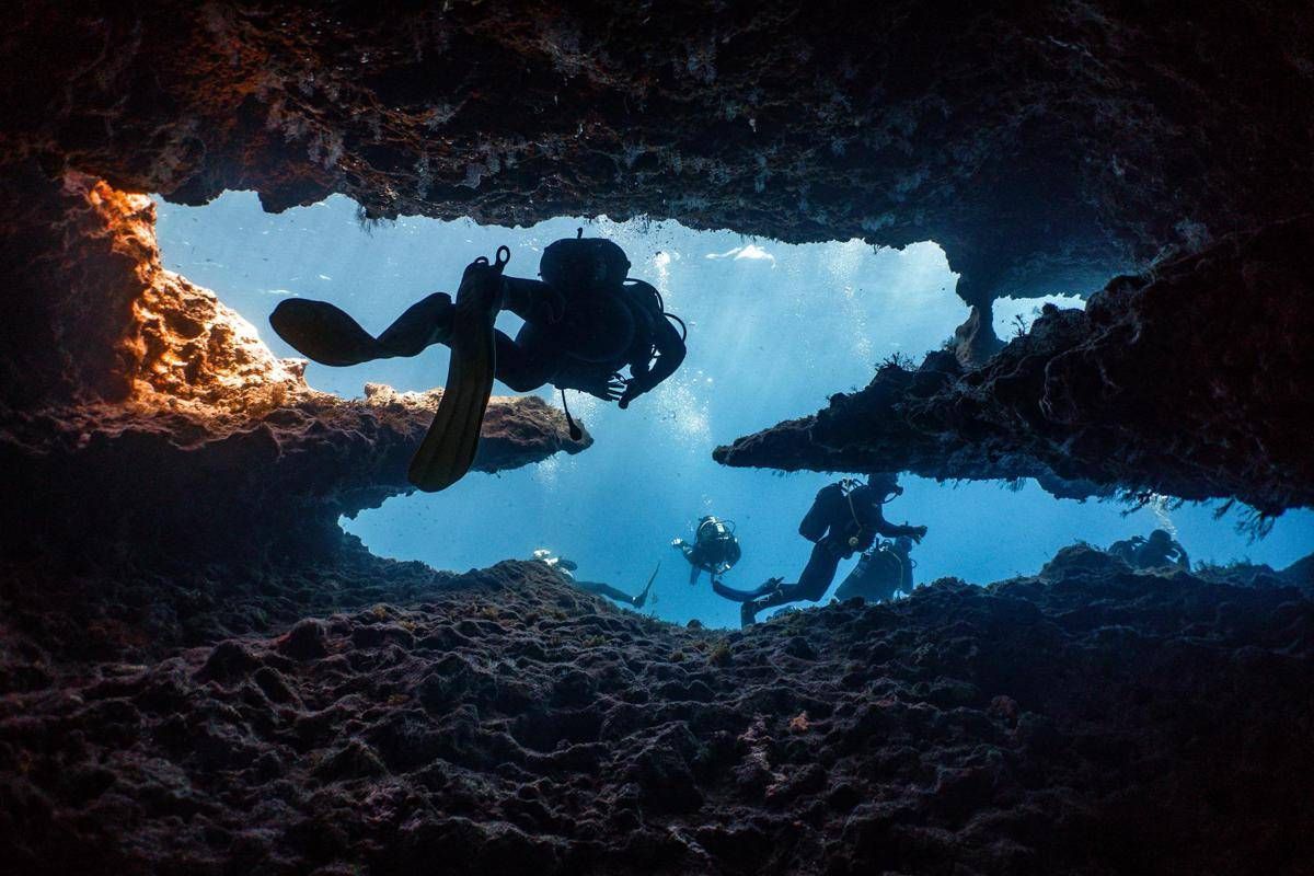 Italiani morti alle Maldive, spunta nuova ipotesi: "Sub risucchiati nelle grotte da effetto Venturi"