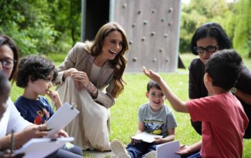 Kate a Reggio Emilia la principessa incontra i bimbi dellasilo modello nel verde 364x230