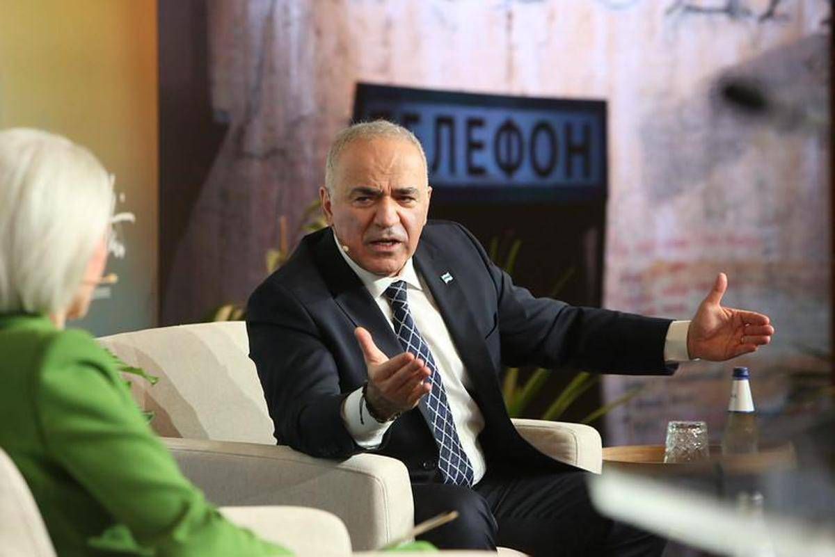 "La Cina aspetta la disfatta russa per riprendersi la Siberia": Kasparov sul regime di Putin