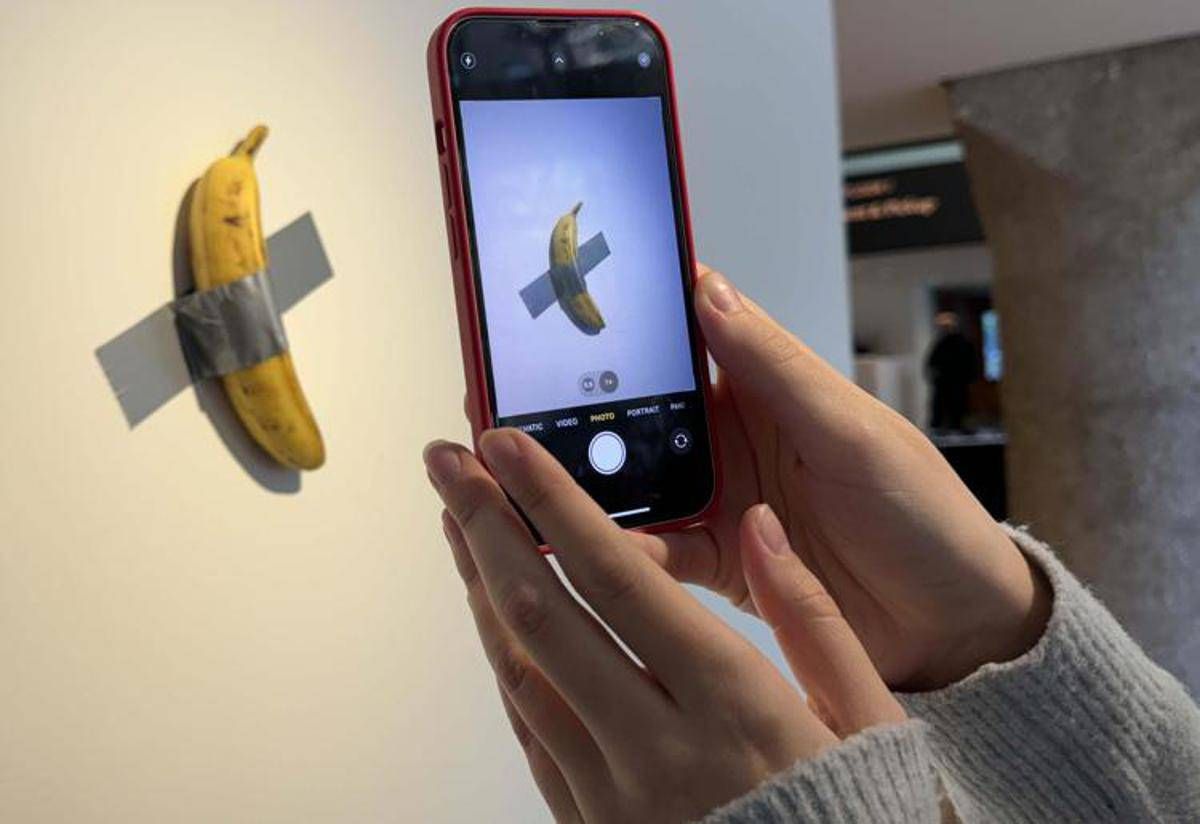 La banana di Cattelan sparisce ancora, rubata dal museo Pompidou-Metz in Francia