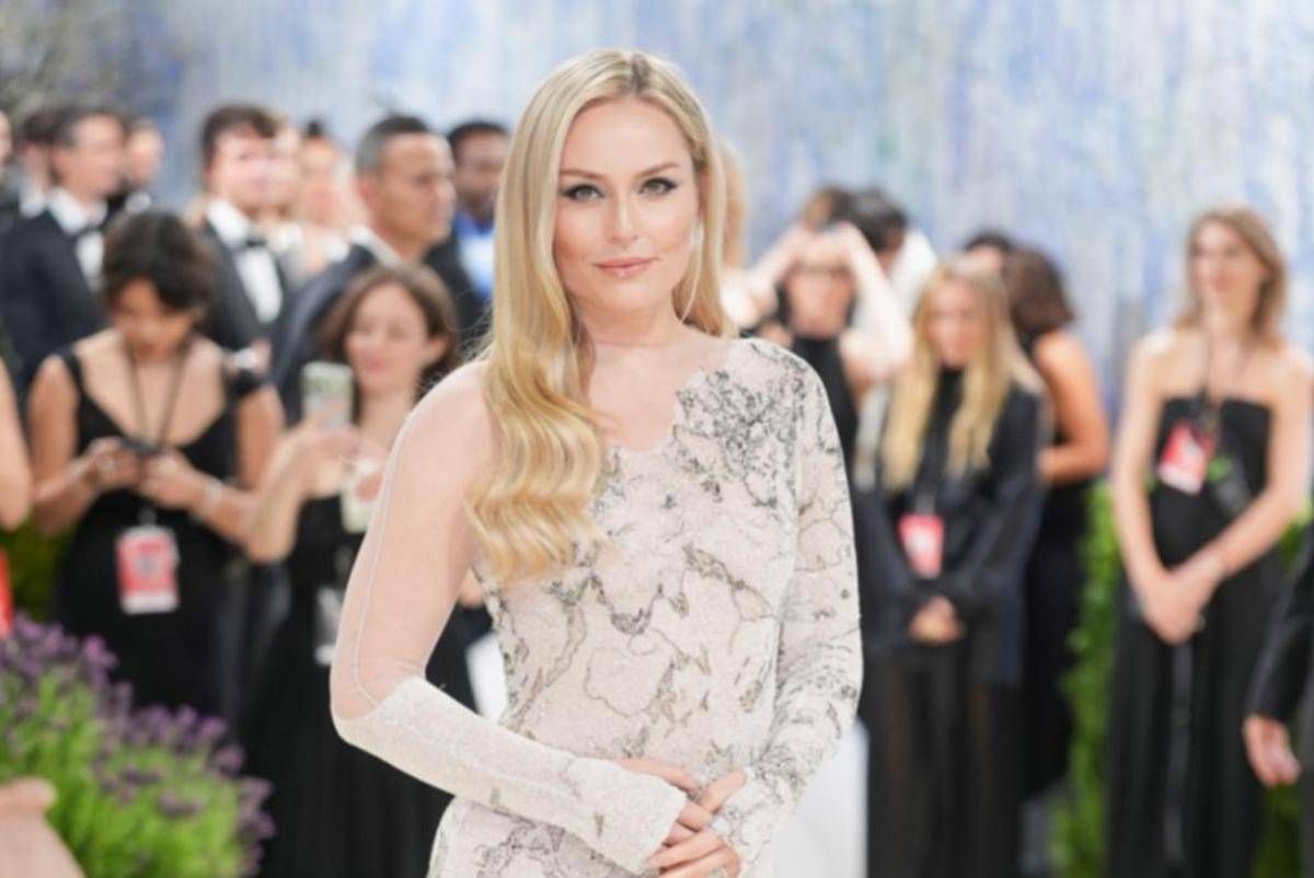 Lindsey Vonn, al Met Gala prima uscita senza stampelle dopo infortunio: "Grata di essere qui"