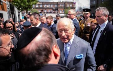Londra re Carlo incontra le vittime dellattacco al quartiere ebraico Golders Green 364x230