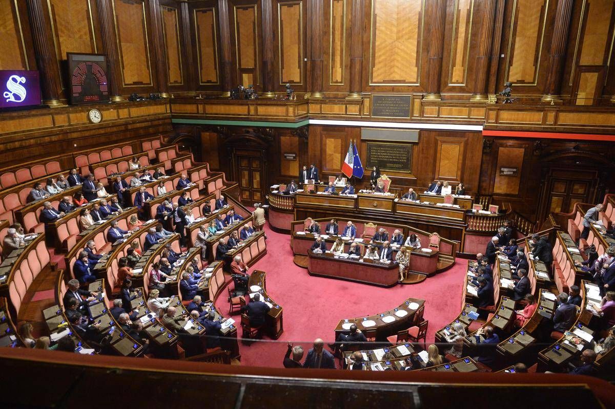 Maggioranza frena su spese Nato in Senato, dietrofront sulla mozione: "Non era il momento per discuterne"