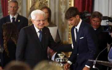 Mattarella accoglie gli azzurri del tennis al Quirinale e ricorda Zanardi Grande spessore umano e sportivo 364x230