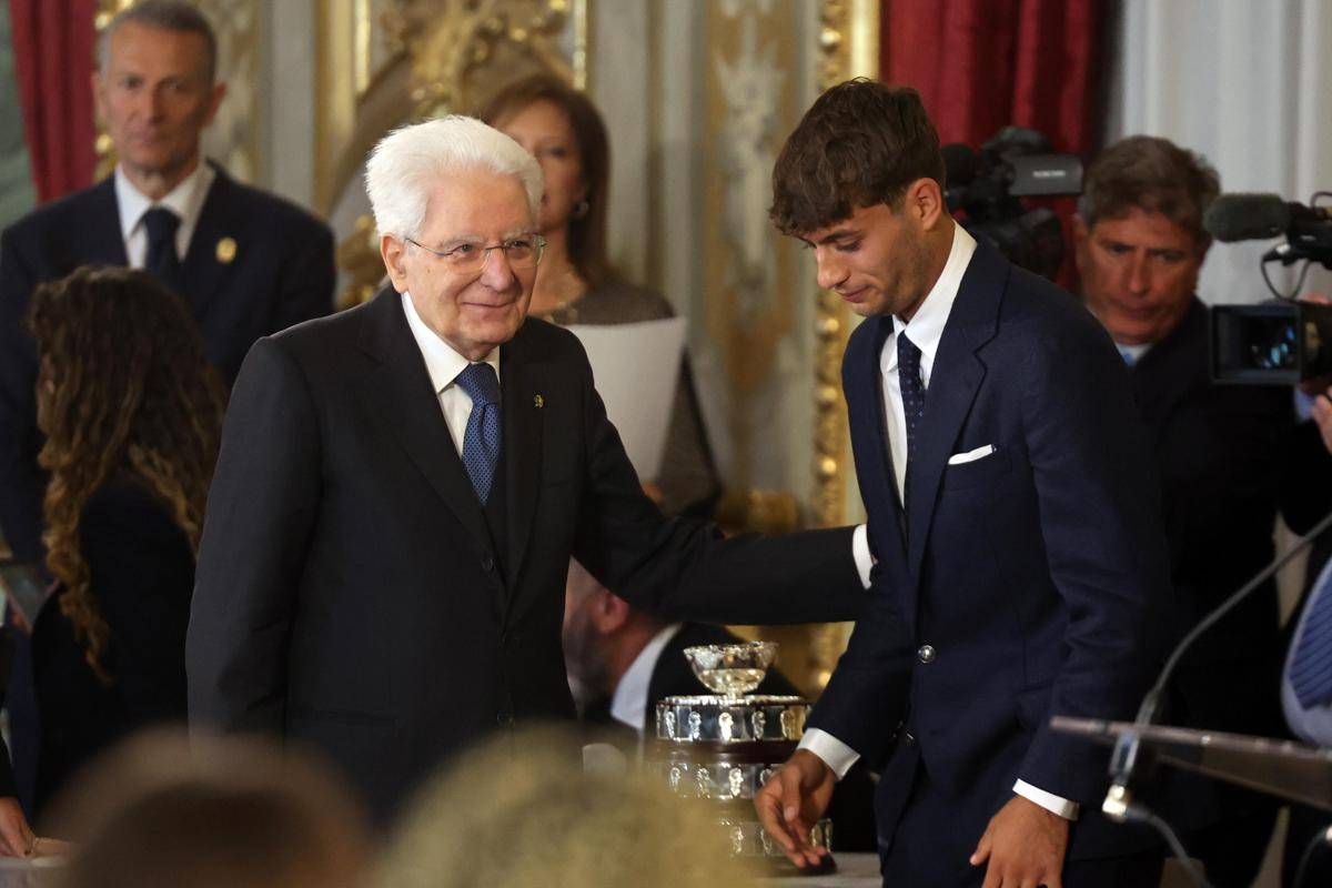 Mattarella accoglie gli azzurri del tennis al Quirinale e ricorda Zanardi: "Grande spessore umano e sportivo"