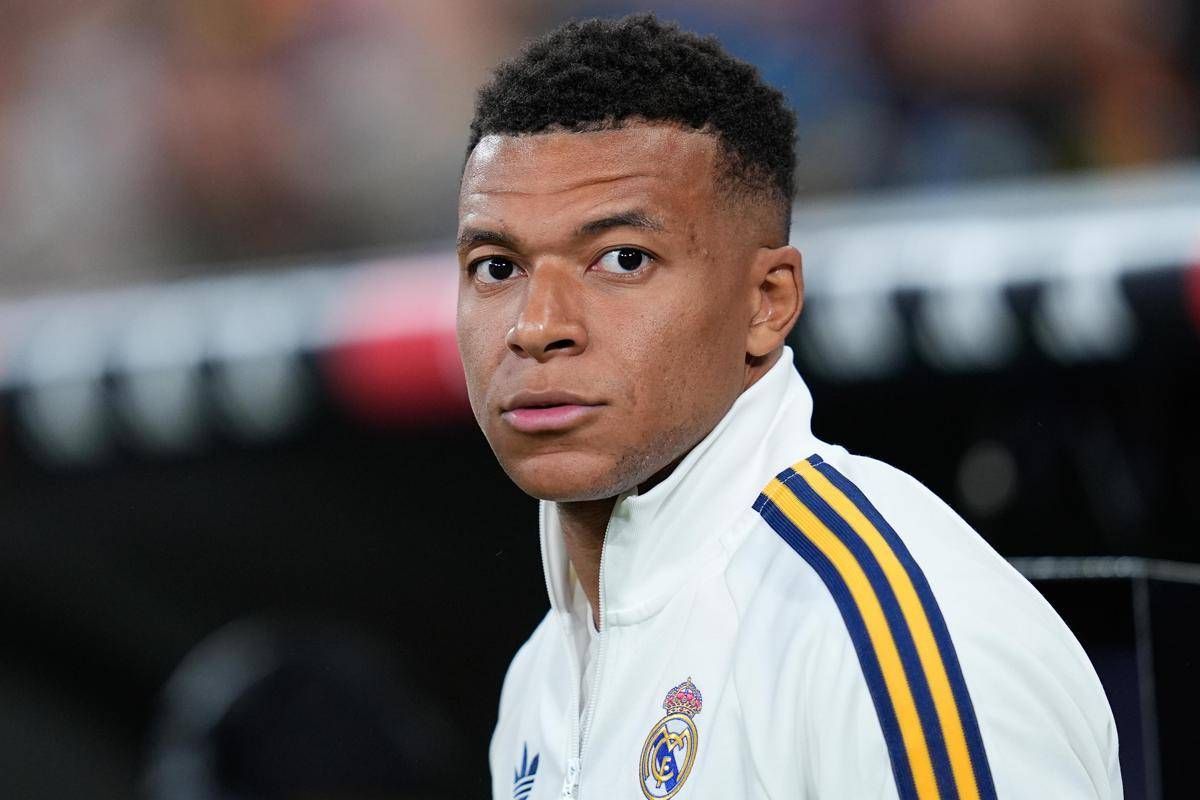 Mbappé, la vacanza in Sardegna fa infuriare i tifosi del Real: "Vattene"