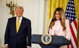 Melania Trump cita lempatia del marito scattano le risate alla Casa Bianca 265x160