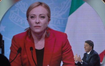 Meloni Io furibonda per la campagna di Renzi nelle stazioni Non e vero 364x230