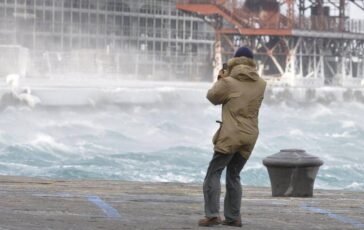 Meteo nuova allerta della Protezione Civile venti di burrasca e temporali al Centro Nord 364x230
