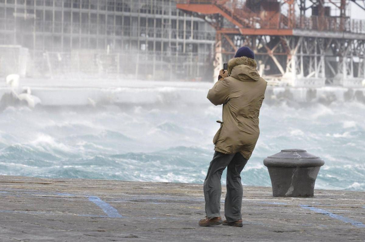 Meteo, nuova allerta della Protezione Civile: venti di burrasca e temporali al Centro-Nord