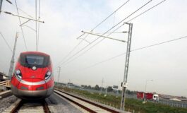 Milano Bologna ritardi fino a 2 ore sullalta velocita per la presenza di persone sui binari 265x160