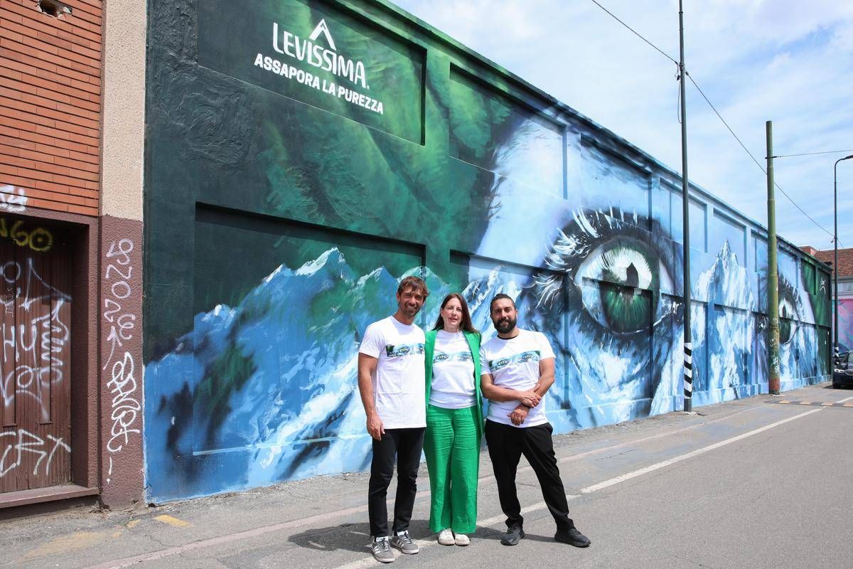 Milano, l'artista Danilo Pistone porta la purezza di Levissima in città