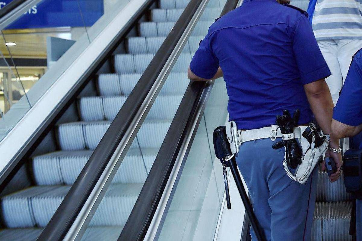 Milano, rissa tra 10 persone in stazione Certosa: 23enne accoltellato muore nella notte