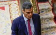 moglie e fratello indagati tra proteste e perquisizioni il giugno difficile di sanchez 2