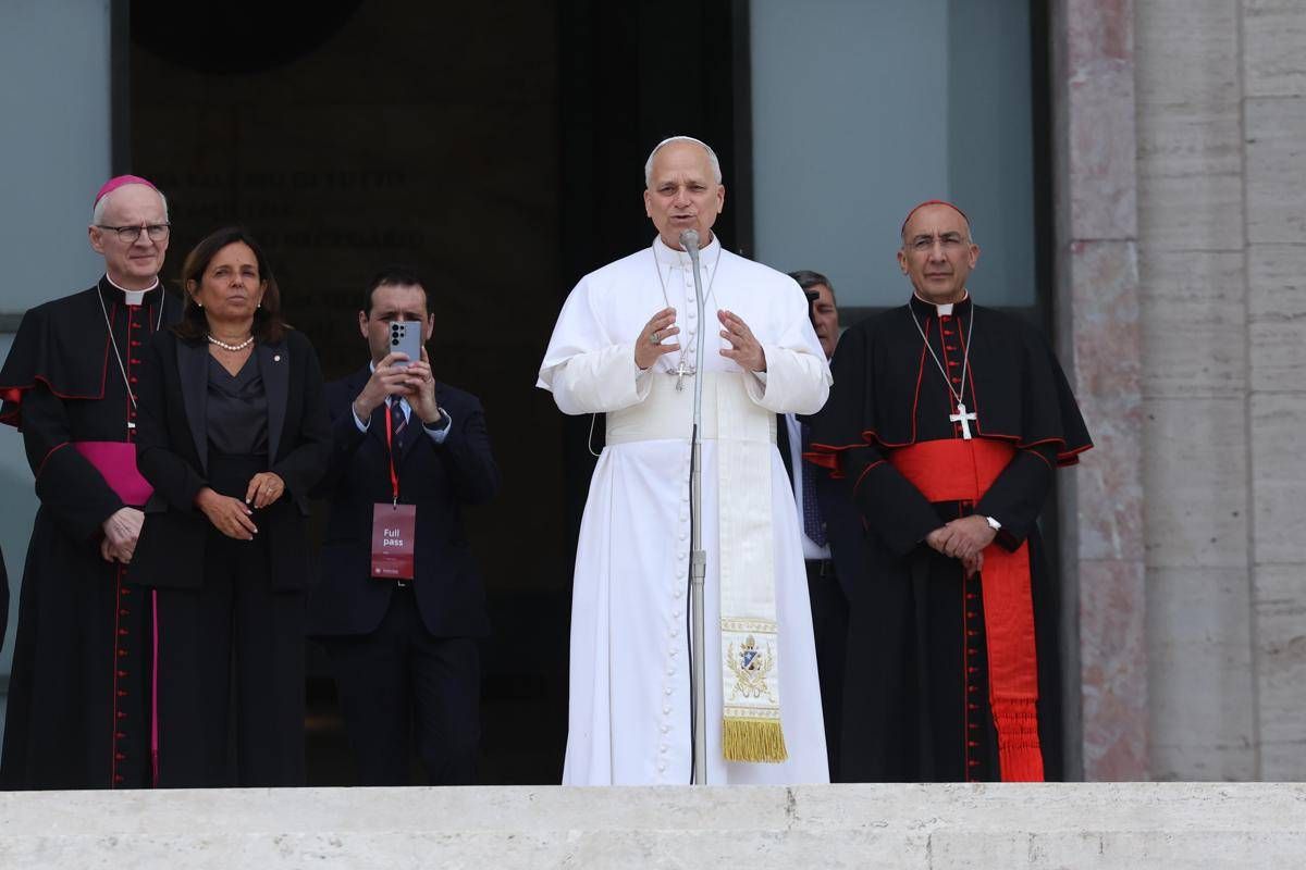 Monito del Papa: "Non si chiami ‘difesa’ il riarmo che depaupera investimenti in educazione e salute"