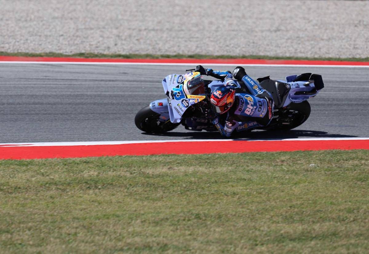 MotoGp Barcellona, bandiera rossa nel Gp di Catalogna per incidente Marquez: cos'è successo