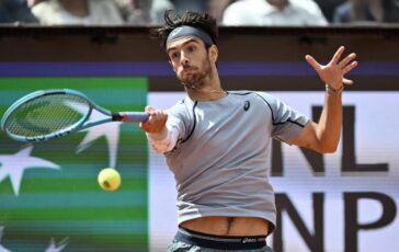 Musetti rabbia agli Internazionali spacca la racchetta con Ruud 364x230